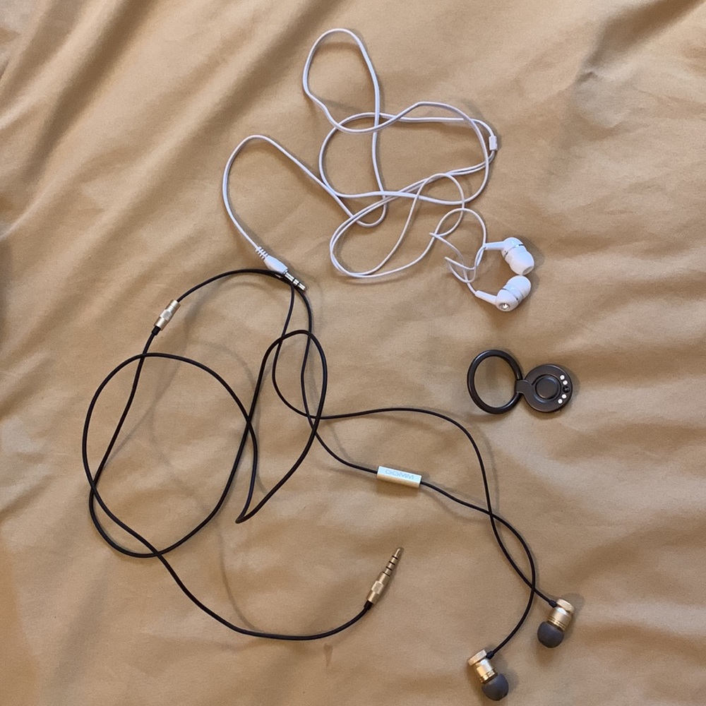Phone ring holder and Two earbuds